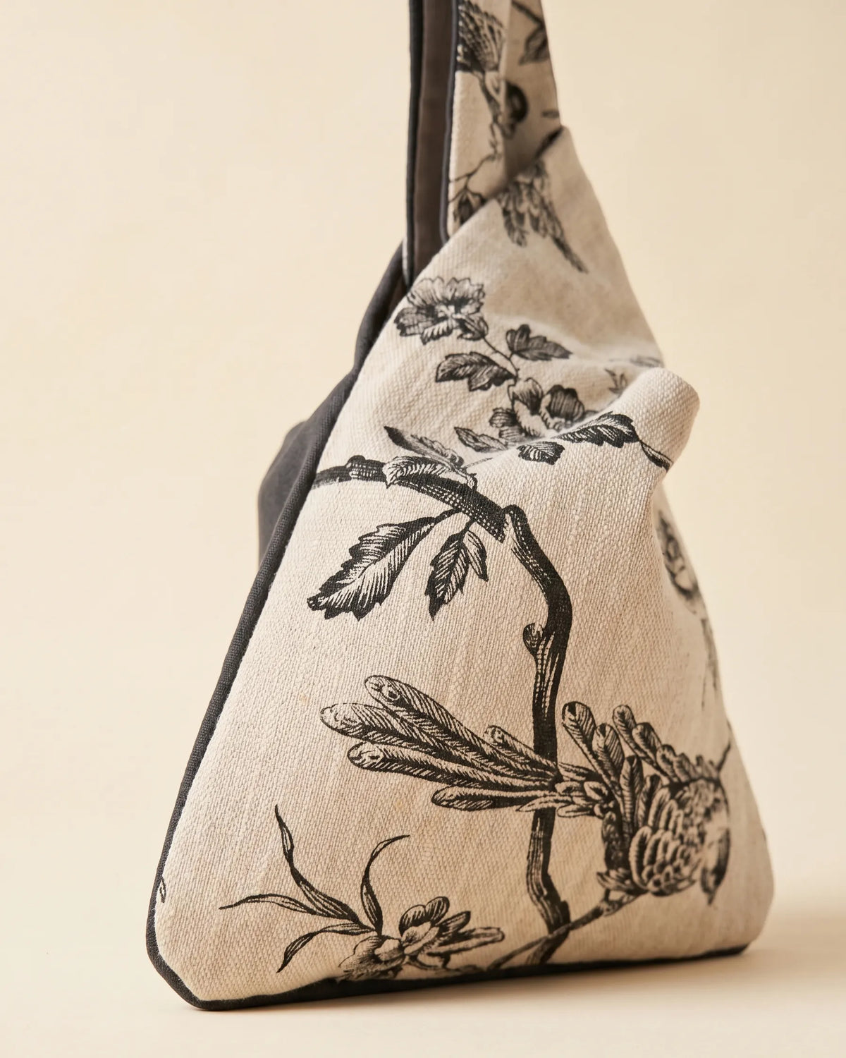 Bolso nudo japonés lino rústico en beige pájaros – foto de producto