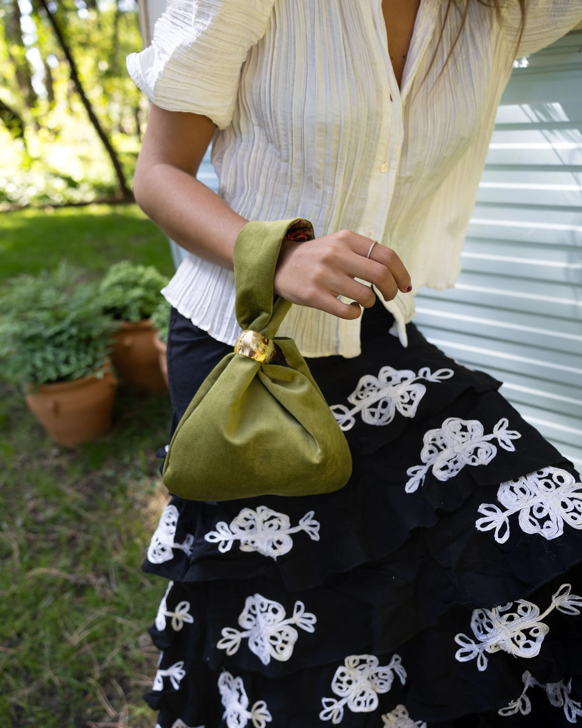 Bolso nudo japonés joya en verde musgo con modelo