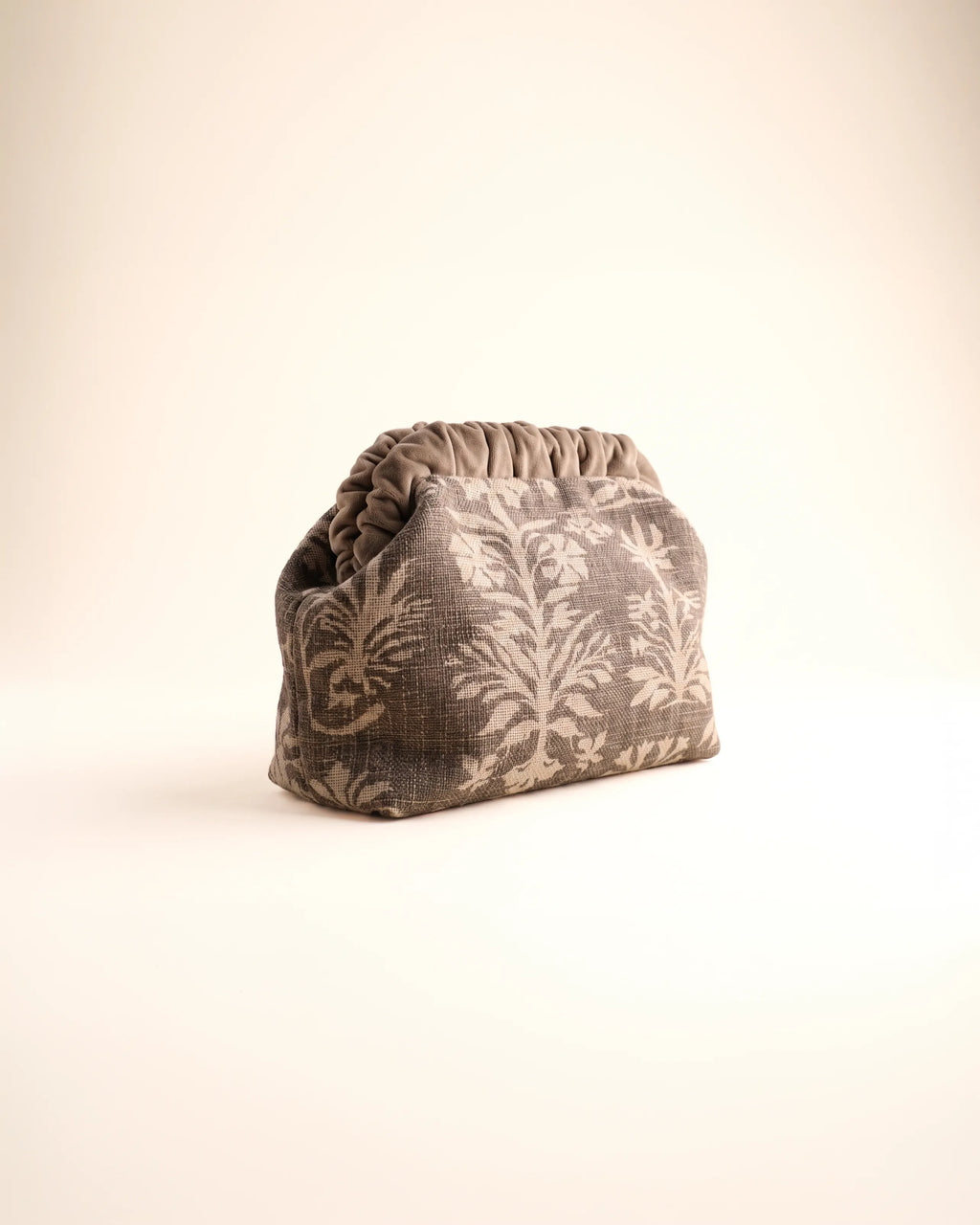 Oviedo Frizzy linen bag in Brown Print – product photo