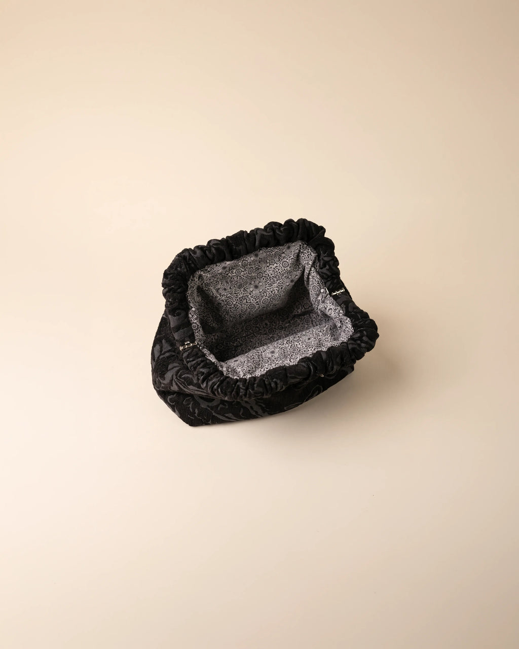 Bolso Oviedo frizzy en terciopelo negro – foto de producto