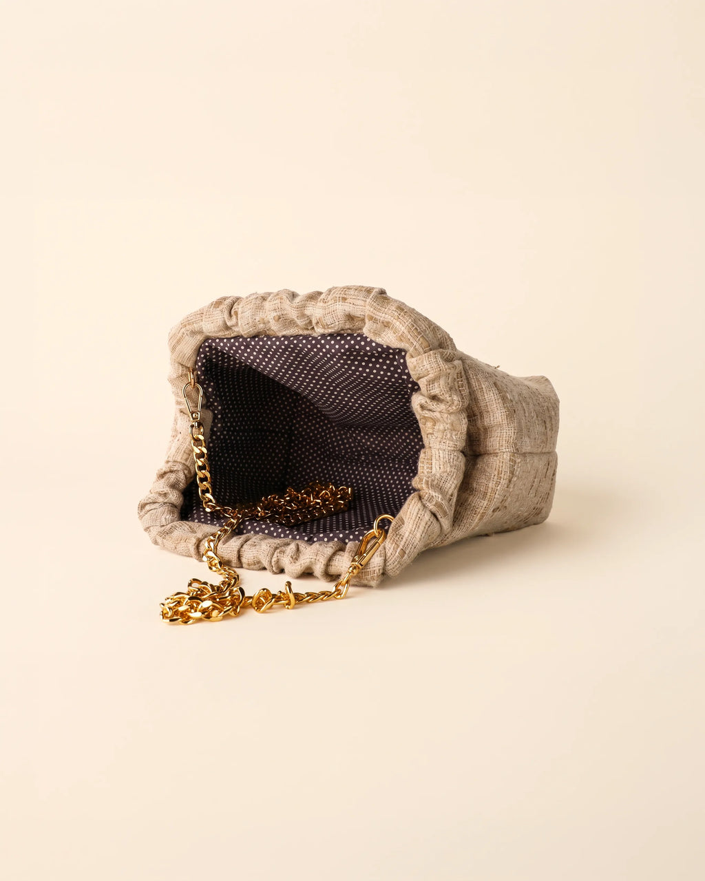 Bolso Oviedo frizzy seda salvaje en beige – foto de producto
